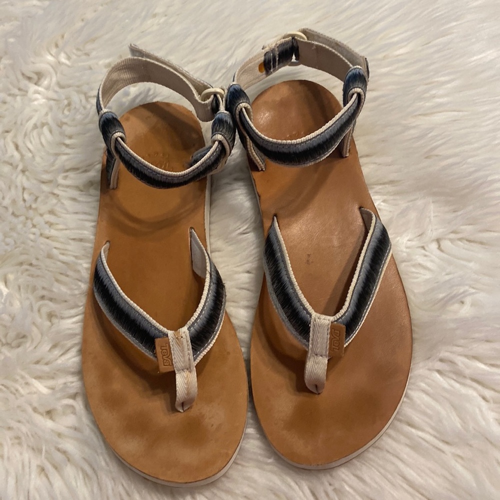 TEVA Sandals size 10 excellent condition perfect for summer gray color